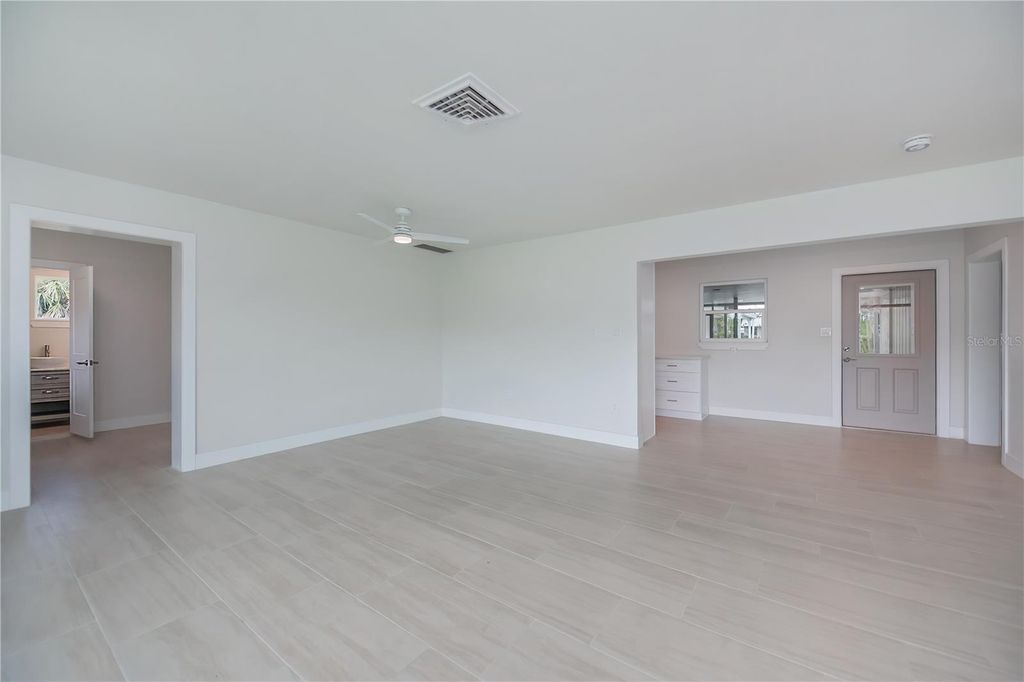 Image 25 of property listing at 352 OAK STREET, Englewood, FL 34223