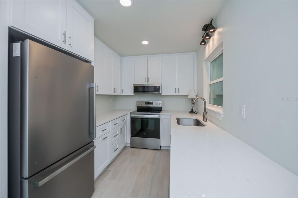 Image 27 of property listing at 352 OAK STREET, Englewood, FL 34223