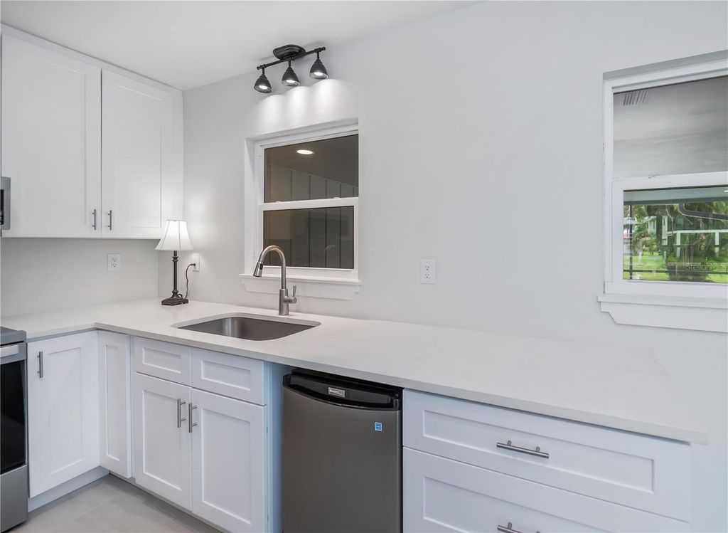 Image 32 of property listing at 352 OAK STREET, Englewood, FL 34223