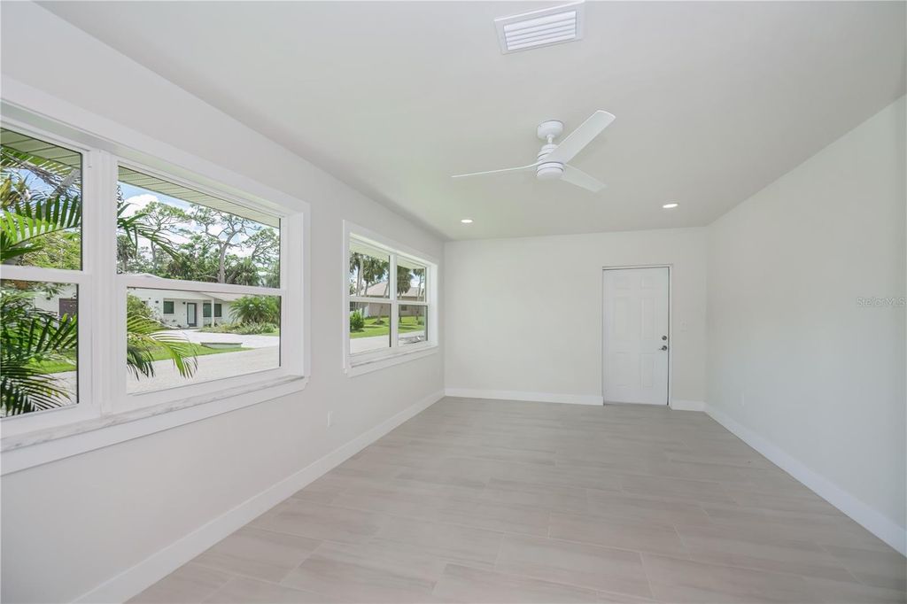 Image 33 of property listing at 352 OAK STREET, Englewood, FL 34223