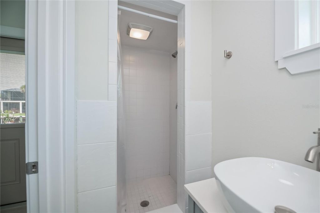 Image 39 of property listing at 352 OAK STREET, Englewood, FL 34223