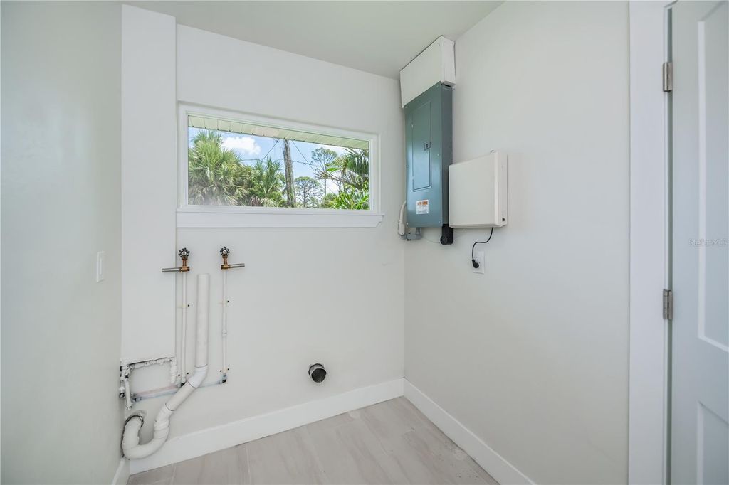 Image 41 of property listing at 352 OAK STREET, Englewood, FL 34223