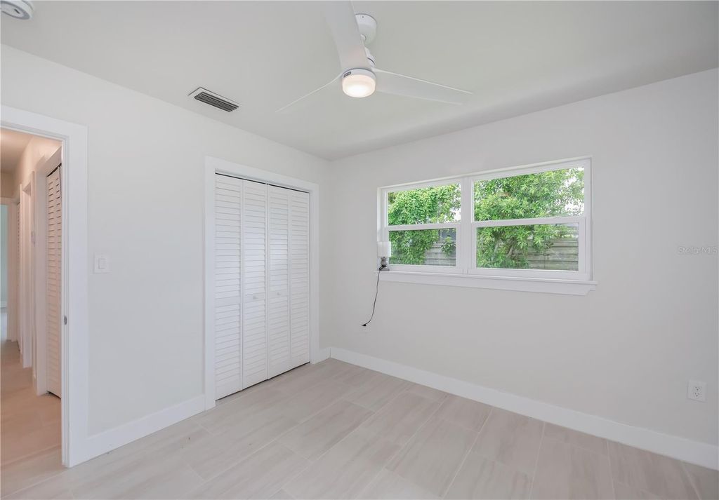 Image 43 of property listing at 352 OAK STREET, Englewood, FL 34223