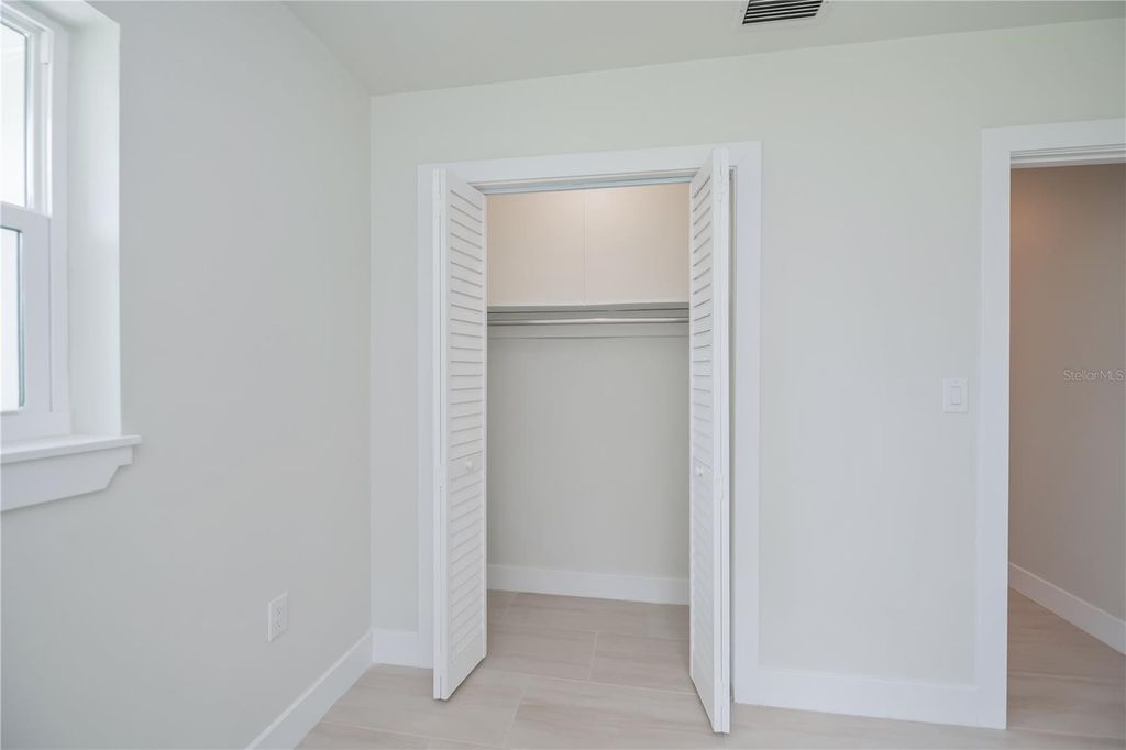 Image 53 of property listing at 352 OAK STREET, Englewood, FL 34223