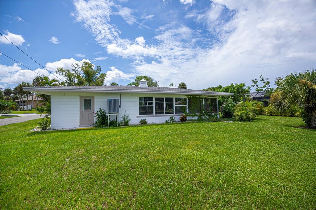 Image 66 of property listing at 352 OAK STREET, Englewood, FL 34223