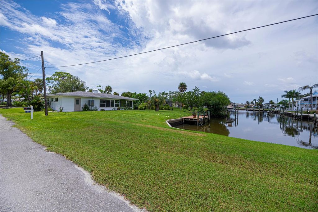 Image 68 of property listing at 352 OAK STREET, Englewood, FL 34223