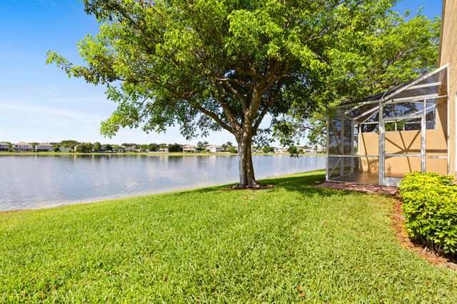 154 Berenger Walk, Royal Palm Beach, FL 33414