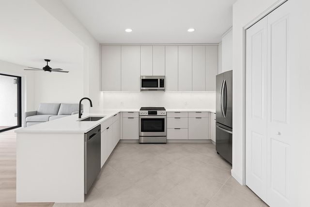 154 Berenger Walk, Royal Palm Beach, FL 33414