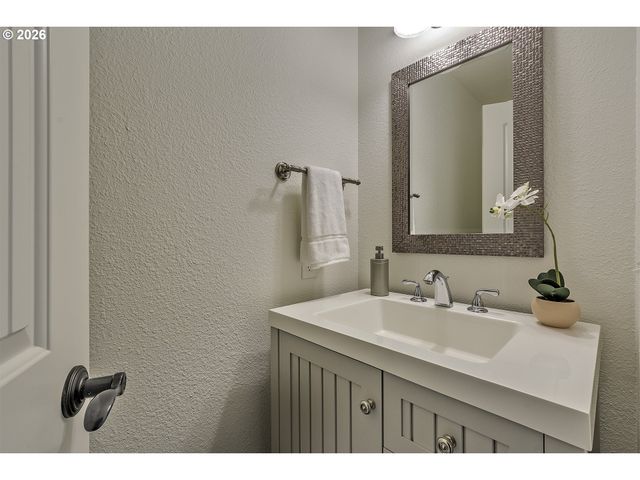 10680 Sw KIOWA Ct, Tualatin, OR 97062