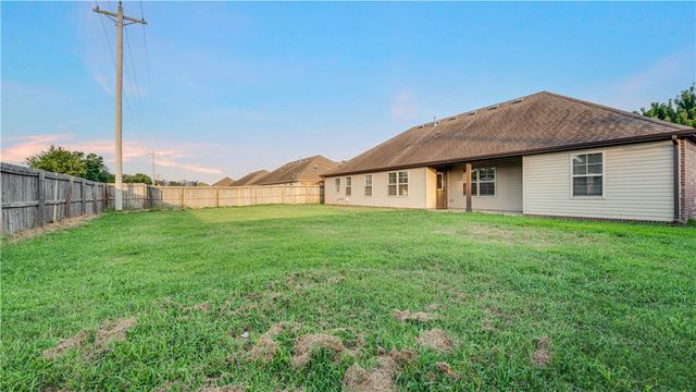 421 Capri Street, Centerton, AR 72719