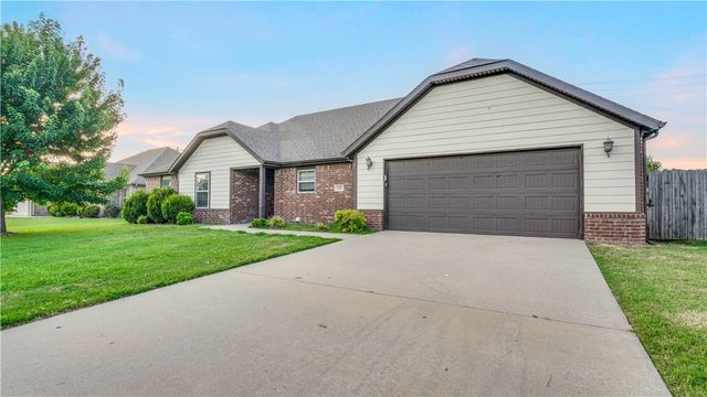 421 Capri Street, Centerton, AR 72719