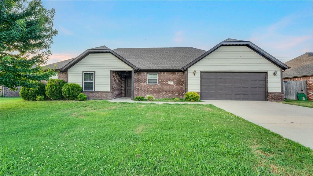 421 Capri Street, Centerton, AR 72719