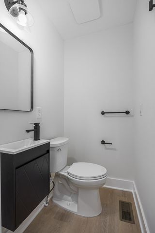 1332 Mercury Dr, Nashville, TN 37217