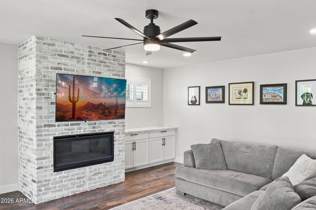 702 E DESERT PARK Lane, Phoenix, AZ 85020