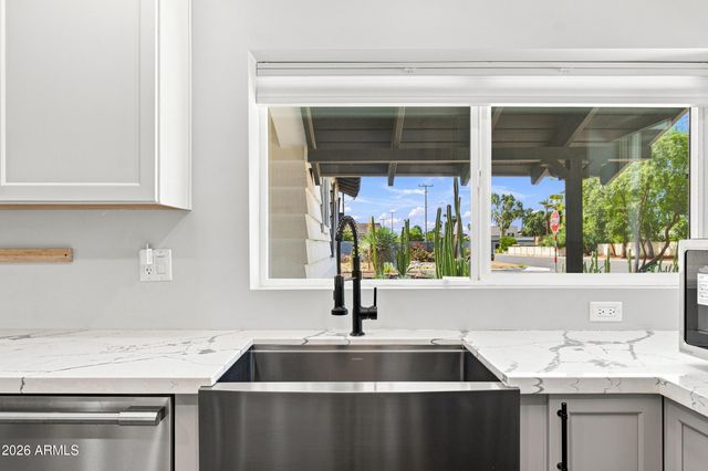 702 E DESERT PARK Lane, Phoenix, AZ 85020