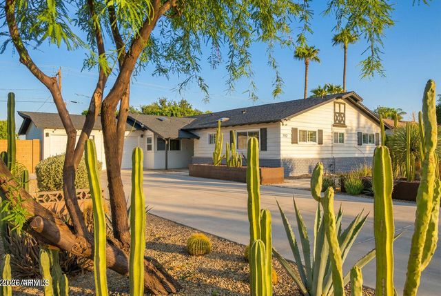 702 E DESERT PARK Lane, Phoenix, AZ 85020