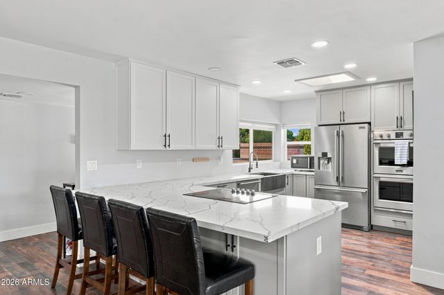 702 E DESERT PARK Lane, Phoenix, AZ 85020