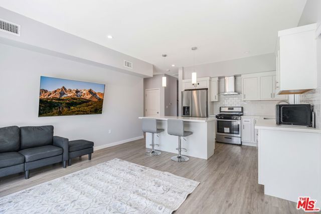 8461 Calvin Avenue, Northridge (los Angeles), CA 91324