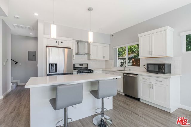 8461 Calvin Avenue, Northridge (los Angeles), CA 91324