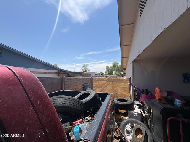5826 N 70TH Avenue, Glendale, AZ 85303