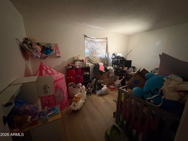 5826 N 70TH Avenue, Glendale, AZ 85303