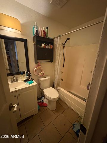 5826 N 70TH Avenue, Glendale, AZ 85303