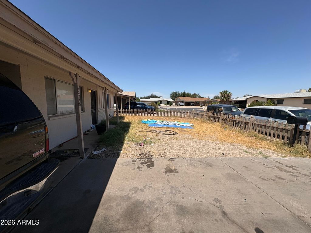 5826 N 70TH Avenue, Glendale, AZ 85303 — photo 3