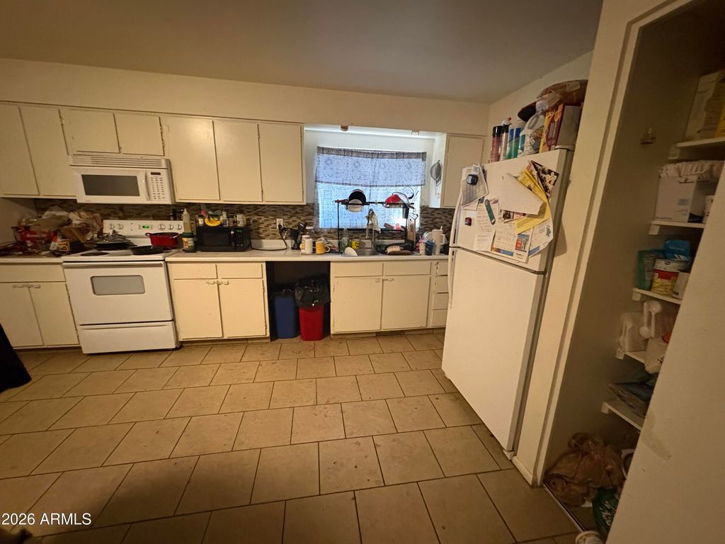 5826 N 70TH Avenue, Glendale, AZ 85303 — photo 4