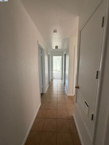 2932 Alcott Ct, Modesto, CA 95355