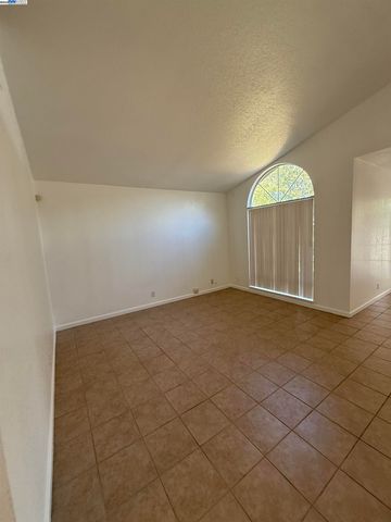 2932 Alcott Ct, Modesto, CA 95355