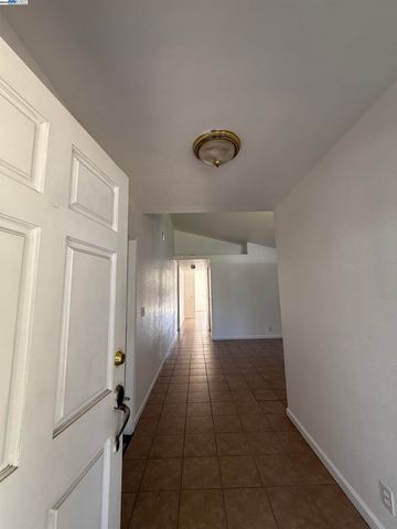 2932 Alcott Ct, Modesto, CA 95355