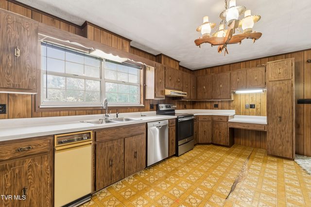 1865 Rheatown Road, Chuckey, TN 37641