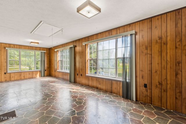 1865 Rheatown Road, Chuckey, TN 37641