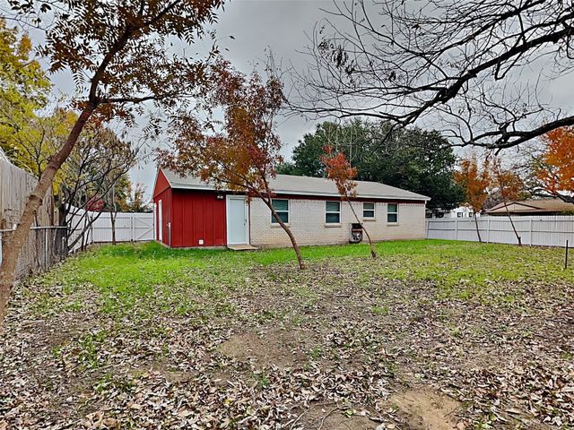 1101 Johns Drive, Euless, TX 76039