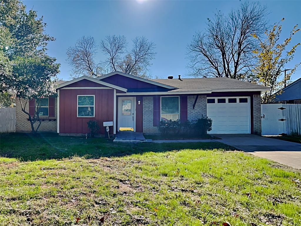 1101 Johns Drive, Euless, TX 76039