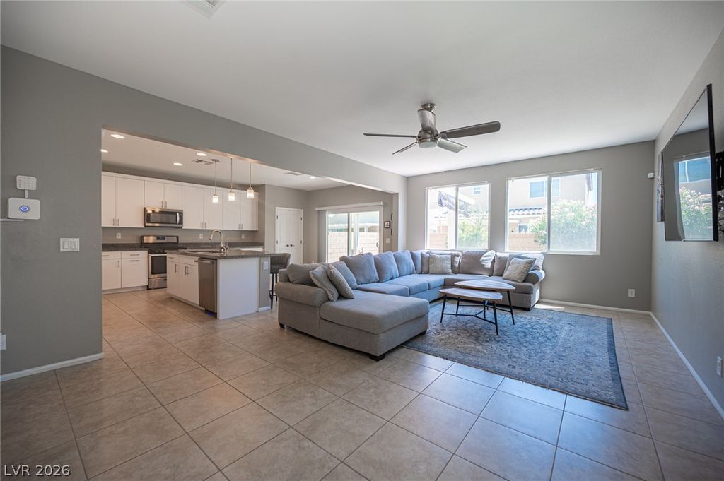 107 Broken Wagon Avenue, North Las Vegas, NV 89031 — photo 4