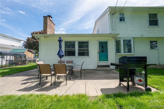 96 Tobey Hill Drive, West Seneca, NY 14224