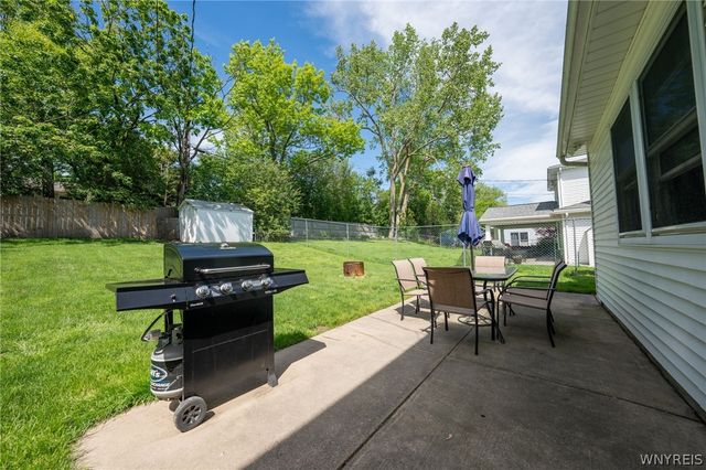 96 Tobey Hill Drive, West Seneca, NY 14224