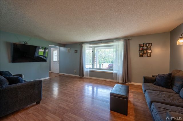 96 Tobey Hill Drive, West Seneca, NY 14224
