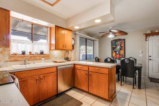 321 S Abrego Drive, Green Valley, AZ 85614