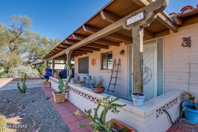 321 S Abrego Drive, Green Valley, AZ 85614