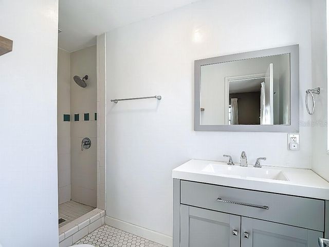 3907 W ROGERS AVENUE, Tampa, FL 33611