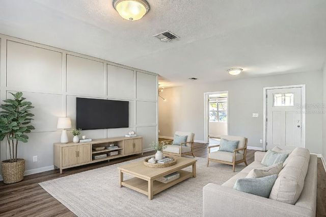 3907 W ROGERS AVENUE, Tampa, FL 33611