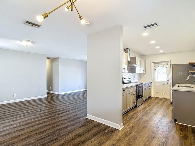 3907 W ROGERS AVENUE, Tampa, FL 33611