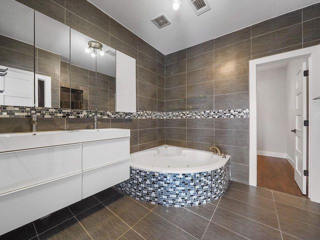 3006 Chenevert Street, Houston, TX 77004