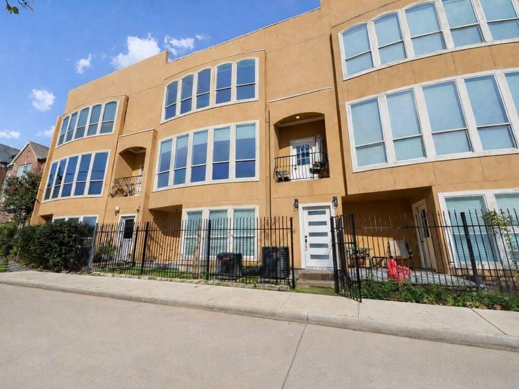 3006 Chenevert Street, Houston, TX 77004