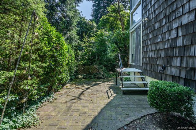17 Edgewood Avenue, Larchmont, NY 10538