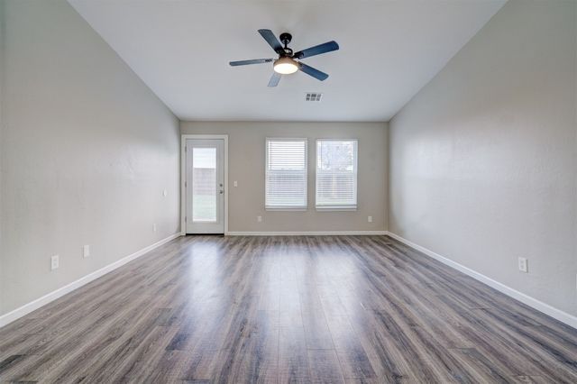 10425 Aberdeen Drive, Yukon, OK 73099