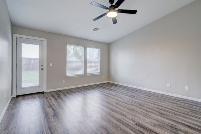 10425 Aberdeen Drive, Yukon, OK 73099