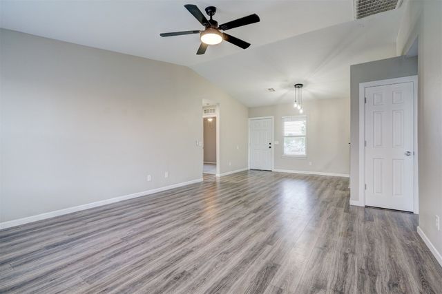 10425 Aberdeen Drive, Yukon, OK 73099